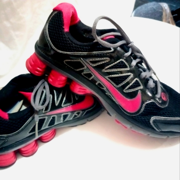 Shoes - Picture 1 of 4